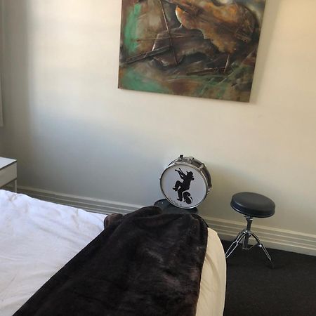 Hotel Cat And Fiddle Balmain Sydney Exterior foto
